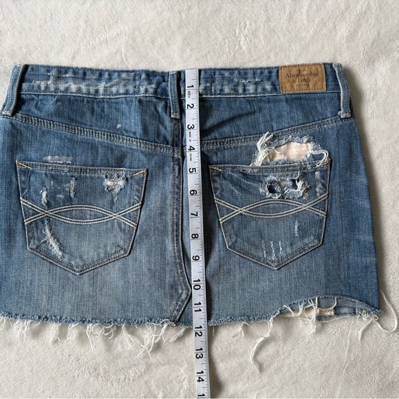 Y2K Abercrombie & Fitch Distressed Denim Micro Mini Skirt Size 25 Low Rise - Picture 11 of 11